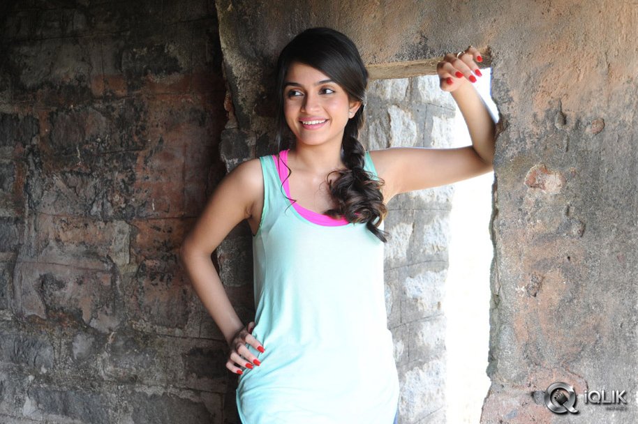 Sheena-Shahabadi-On-The-Sets-Of-Gaddam-Gang